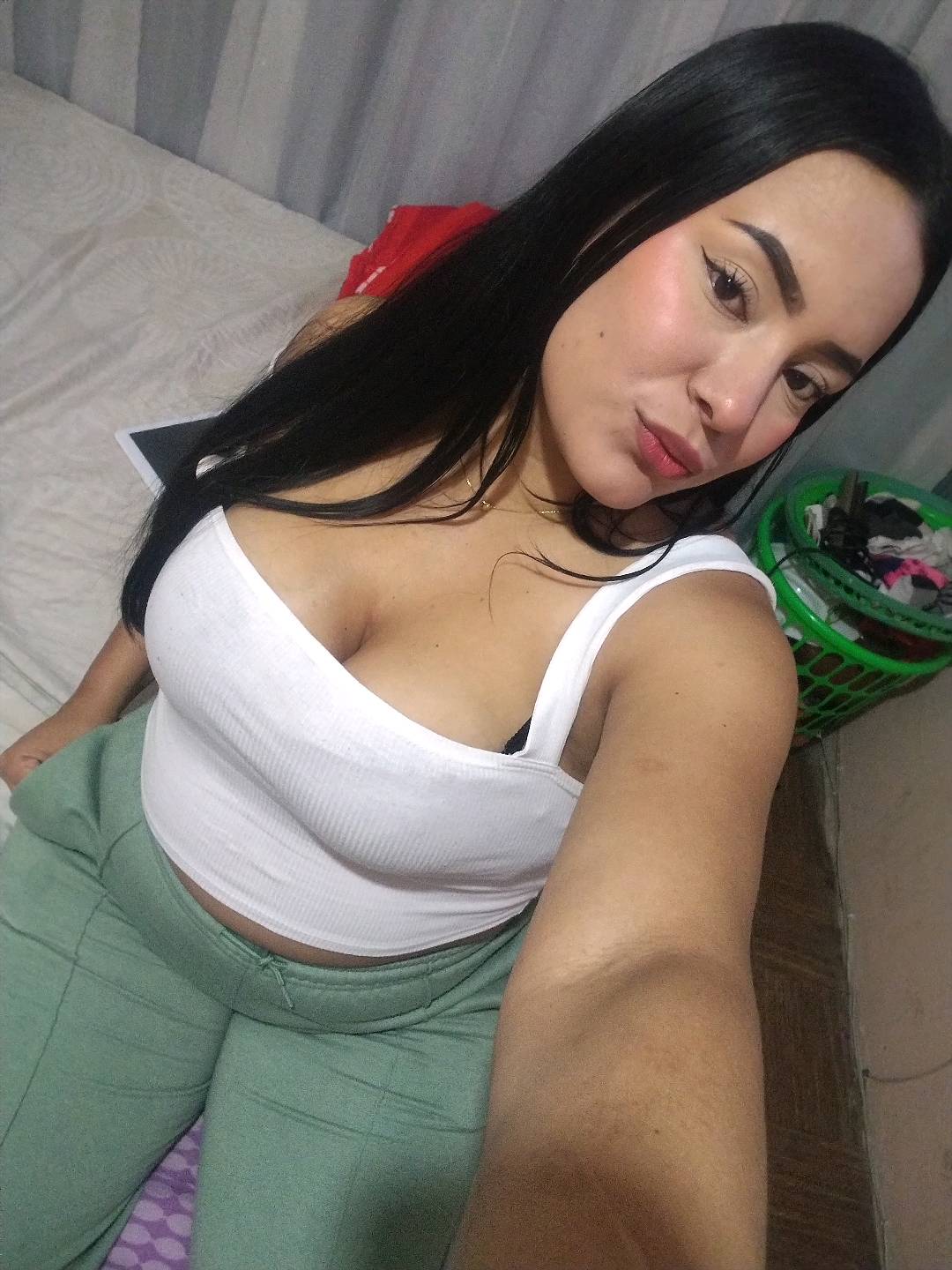 Live girl online now on Flingster — Maria